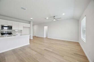 737 Poppy Ln in Lavon, TX - Foto de edificio - Building Photo