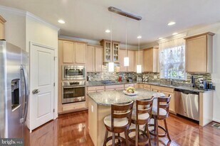 22887 Lacey Oak Terrace in Sterling, VA - Building Photo