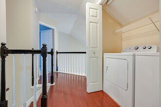 2000 Upland Dr in Franklin, TN - Foto de edificio - Building Photo