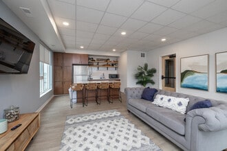 Vanne in Moorhead, MN - Building Photo - Interior Photo