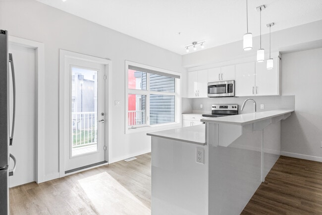 property at 1631 Hammond Cres NW
