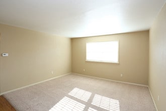 Council Crossing in Bethany, OK - Building Photo - Interior Photo