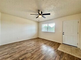 411 E 3rd St in Hydro, OK - Building Photo