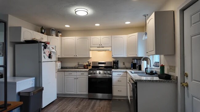 112 W 7th St, Unit 2 in Boston, MA - Building Photo - Building Photo