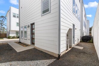 1739 Cove Cres Ct in Houston, TX - Foto de edificio - Building Photo
