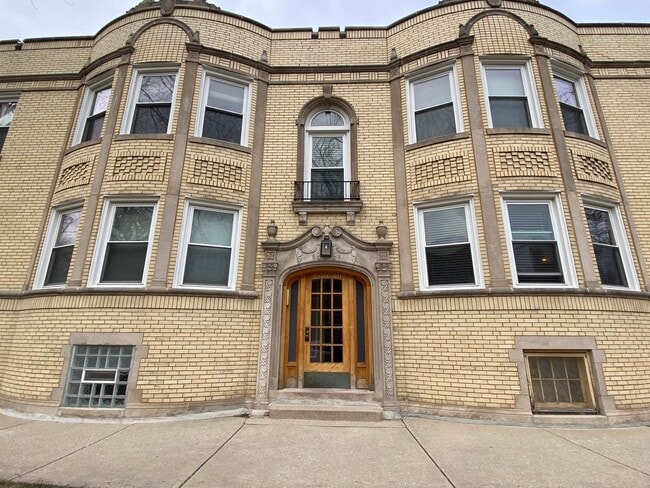 2524 W Ardmore Ave in Chicago, IL - Building Photo - Building Photo