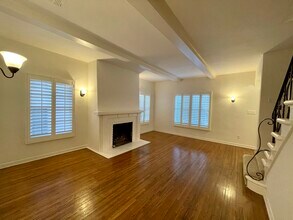 10816 3/4 Lindbrook Dr in Los Angeles, CA - Building Photo - Building Photo