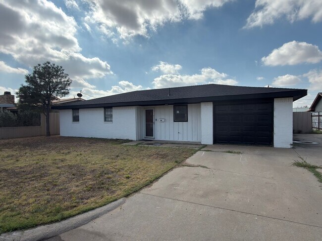 1805 S Bryan Ave in Monahans, TX - Building Photo - Building Photo