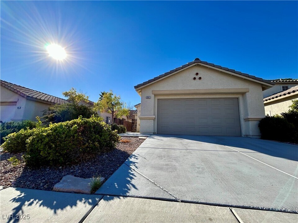 3257 River Glorious Ln in Las Vegas, NV - Building Photo