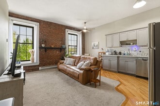 130 Main St in Canton, CT - Building Photo - Building Photo