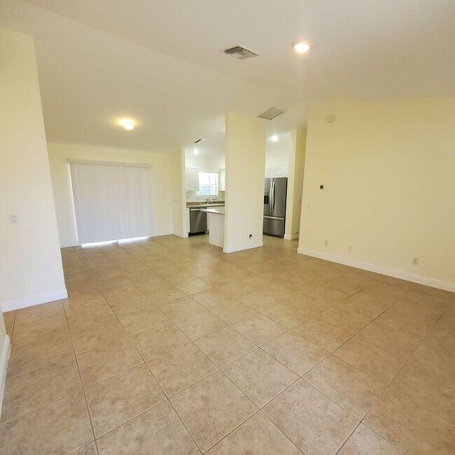 202 NW 10th St in Cape Coral, FL - Building Photo - Building Photo