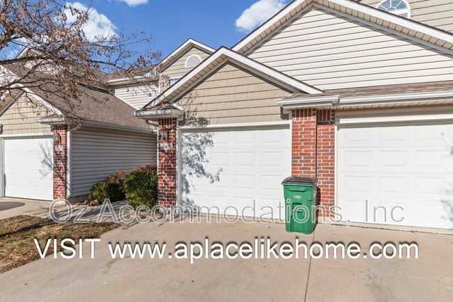 803 SW Imperial Ln in Blue Springs, MO - Building Photo - Building Photo