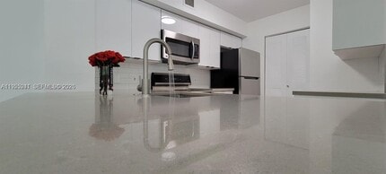 12124 St.Andrews Pl in Miramar, FL - Building Photo - Building Photo