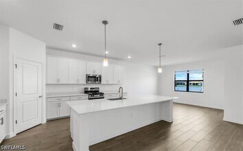 19100 Hanley Blvd in Estero, FL - Building Photo - Building Photo