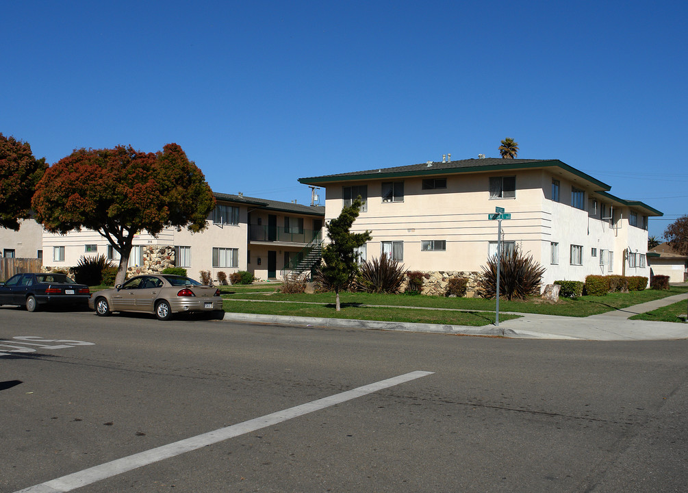 302-306 N L St in Lompoc, CA - Foto de edificio