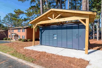 Westwood Glen in Atlanta, GA - Foto de edificio - Building Photo