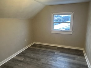 335 S Lincoln Ave in Greensburg, PA - Building Photo - Building Photo