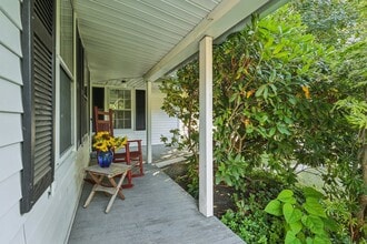 34 Orcuttville Rd in Stafford, CT - Foto de edificio - Building Photo