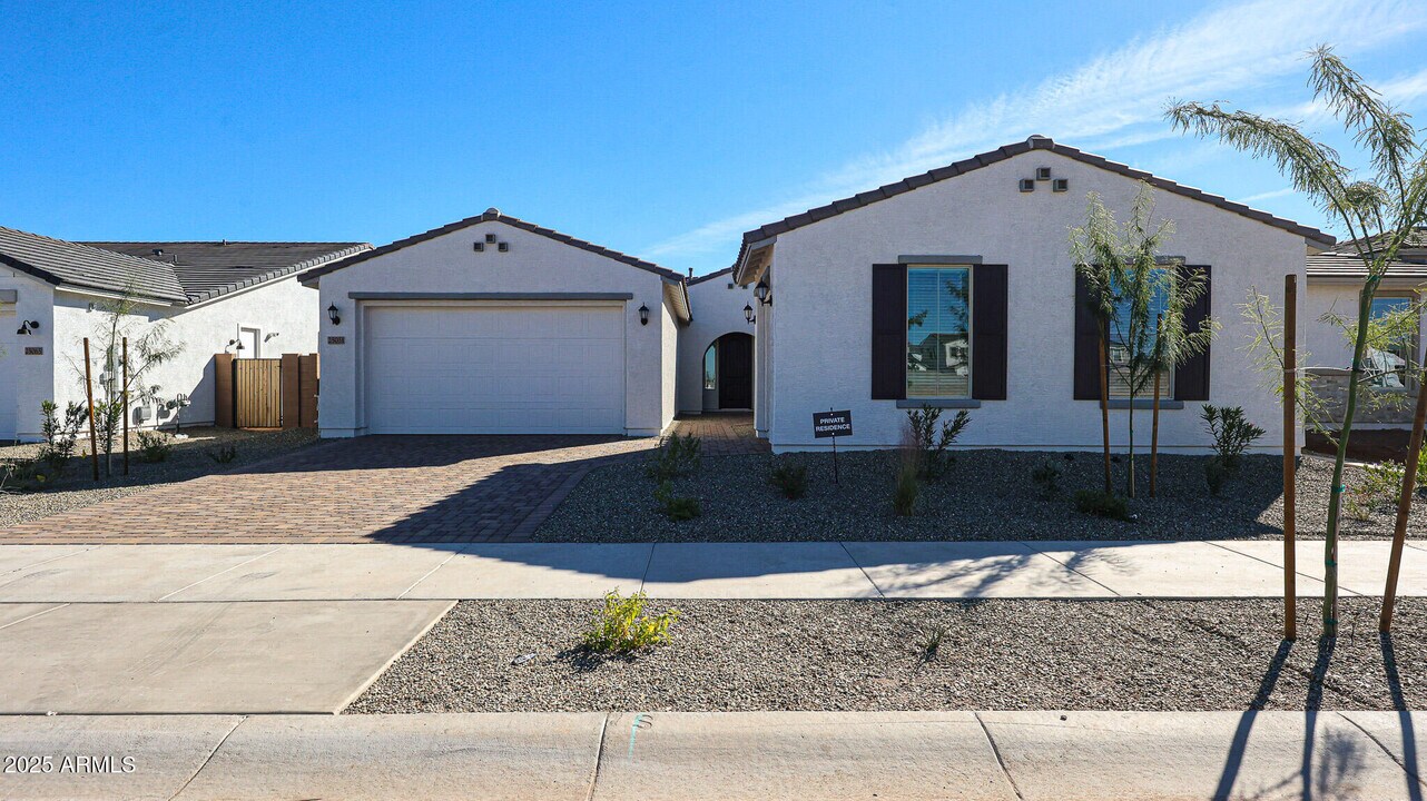 25051 N 171st Ave in Surprise, AZ - Building Photo