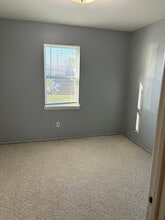 9327 La Grange Rd, Unit 1 in Louisville, KY - Building Photo - Building Photo