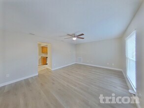 902 Check Pl in Seffner, FL - Foto de edificio - Building Photo