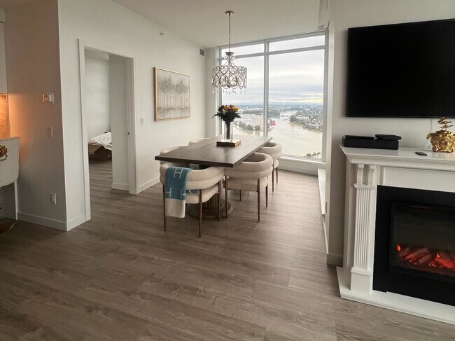 680 Quayside Dr in New Westminster, BC - Building Photo - Building Photo