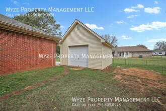 2202 Manchester Cir SW in Huntsville, AL - Building Photo - Building Photo