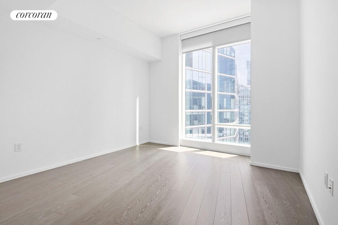 30 Riverside Blvd in New York, NY - Building Photo