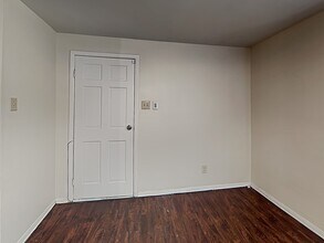 7104 Grandview Dr in Indianapolis, IN - Building Photo - Building Photo