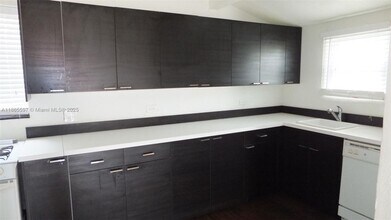 200-210 NE 110th St in Miami, FL - Building Photo - Building Photo