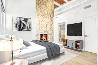 986 Granville Ave in Los Angeles, CA - Building Photo - Building Photo