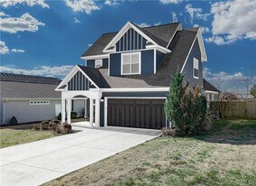 442 SW Glover St in Bentonville, AR - Building Photo