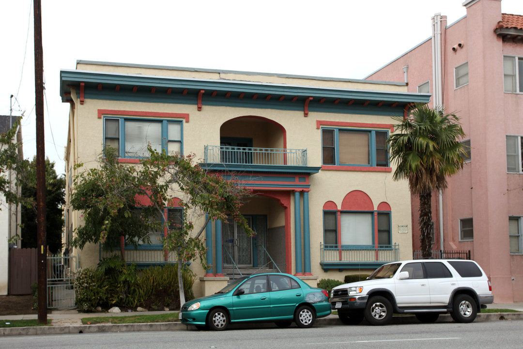 1035 E Broadway in Long Beach, CA - Building Photo