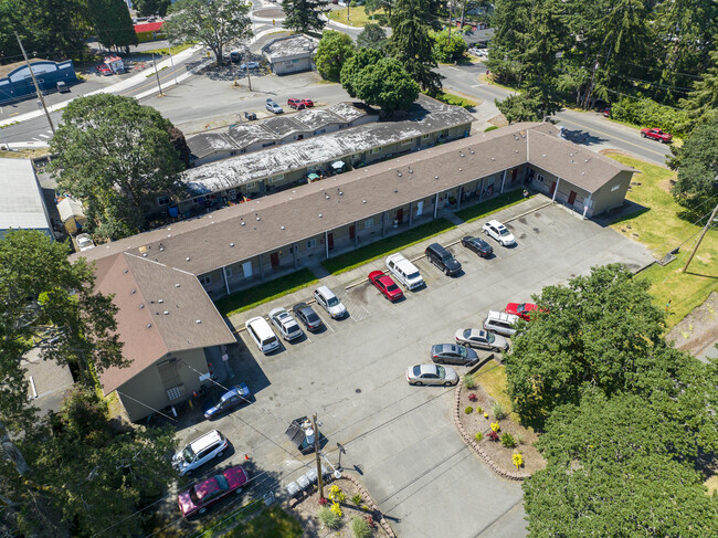 Colonial Court Apartments in Lakewood, WA - Building Photo - Building Photo