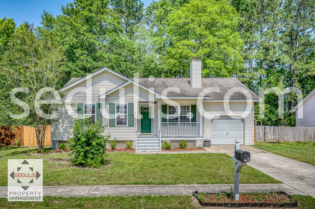 171 Iron Rd in Summerville, SC - Building Photo
