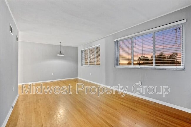 property at 2507 S Big Bend Blvd