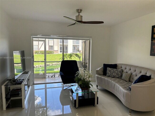 2305 NW 89th Dr in Coral Springs, FL - Building Photo - Building Photo