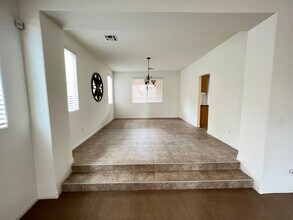 742 Canary Wharf Dr in Las Vegas, NV - Building Photo - Building Photo