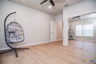 526 Blue Heron Ln in McQueeney, TX - Foto de edificio - Building Photo