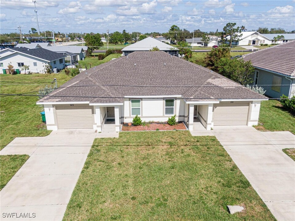 723 SW 40th Terrace in Cape Coral, FL - Building Photo