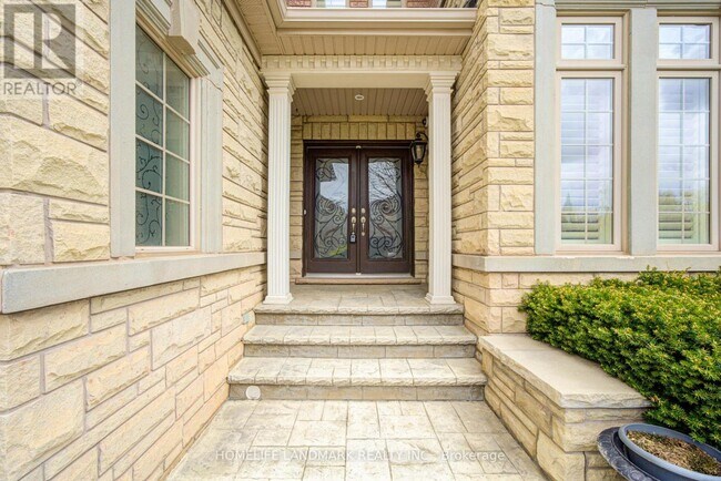 2323 Awenda Dr in Oakville, ON - Building Photo - Building Photo