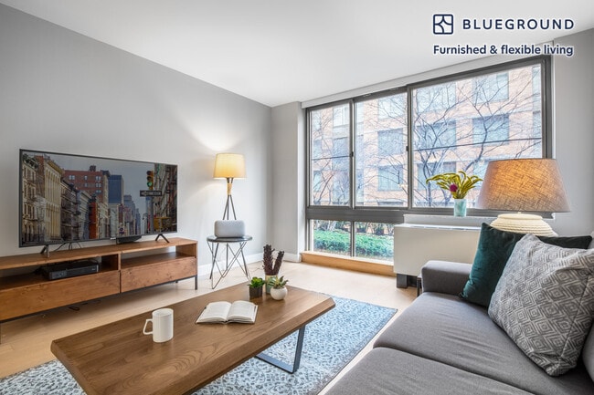 130 W 15th St in New York, NY - Building Photo - Building Photo