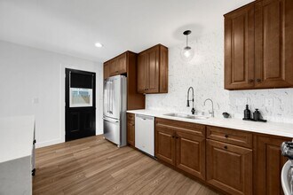 214 S Raymond Ave in Fullerton, CA - Building Photo - Building Photo