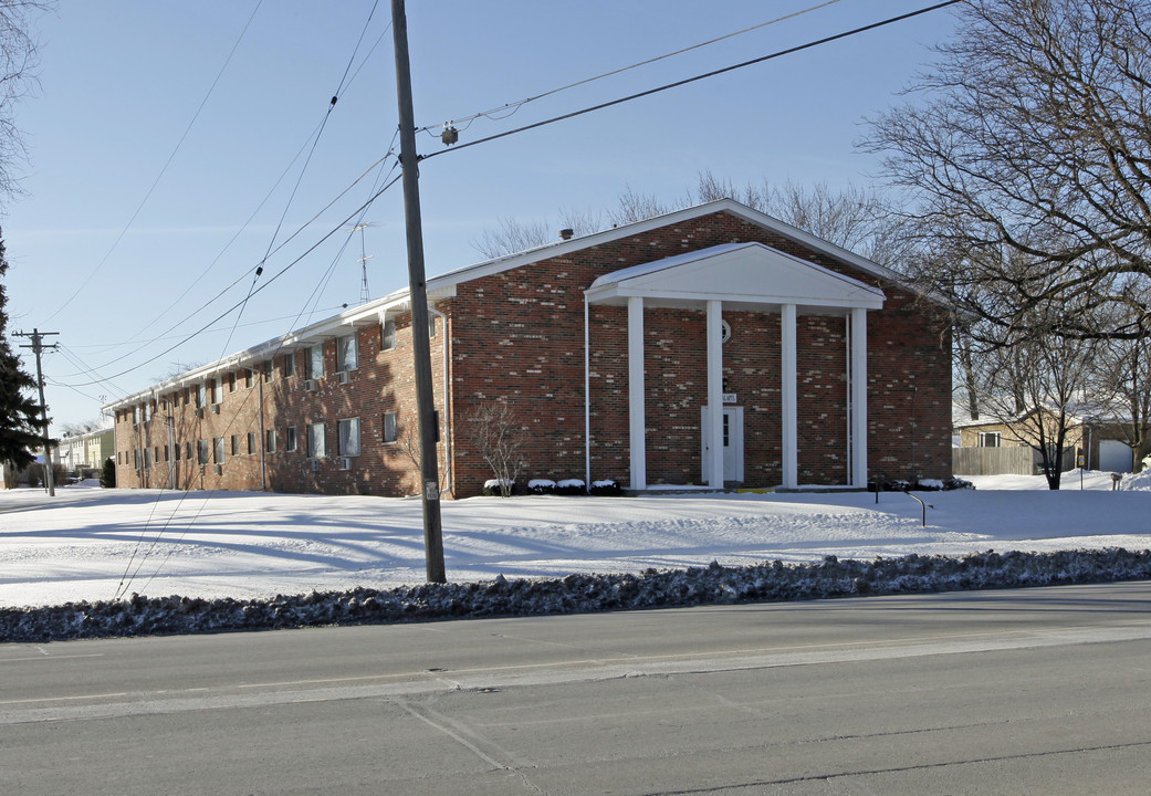 Colonial Apartments in Kenosha, WI - Foto de edificio