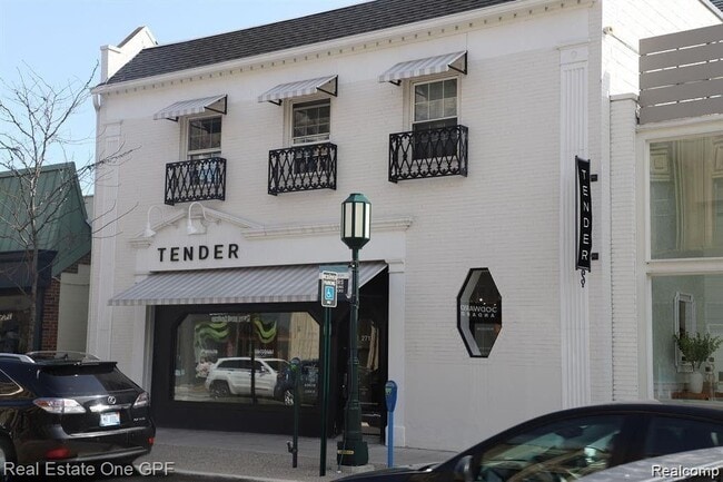 property at 271 W Maple Rd