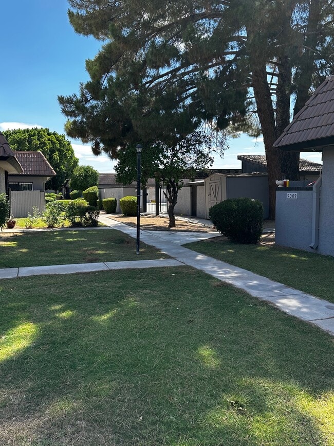 9013 W Elm St, Unit 3 in Phoenix, AZ - Foto de edificio - Building Photo