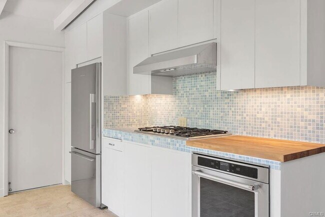 6305 W 78th St in Los Angeles, CA - Building Photo - Building Photo