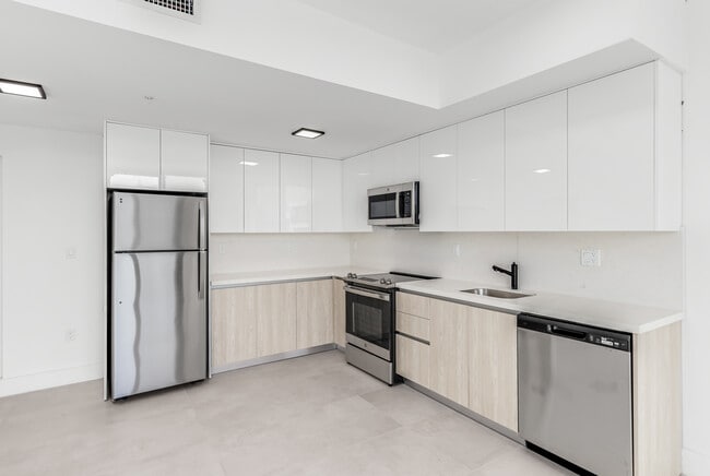 1547 NW 2nd St, Unit Abensa LLC in Miami, FL - Building Photo - Building Photo