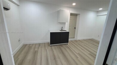 1201 NW 79th Way in Pembroke Pines, FL - Building Photo - Building Photo