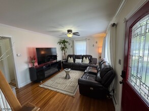 16 Edith Pl in Mine Hill, NJ - Foto de edificio - Building Photo